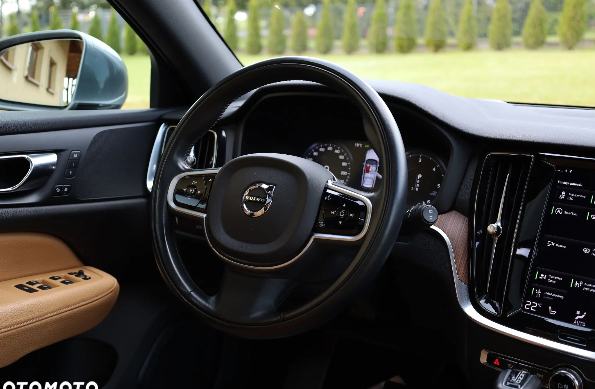 Volvo V60 cena 114992 przebieg: 74000, rok produkcji 2019 z Strzyżów małe 781